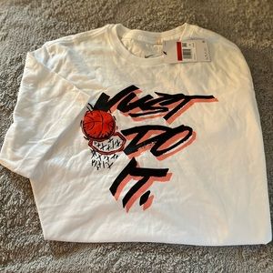 Men’s NWT Nike basketball T-shirt